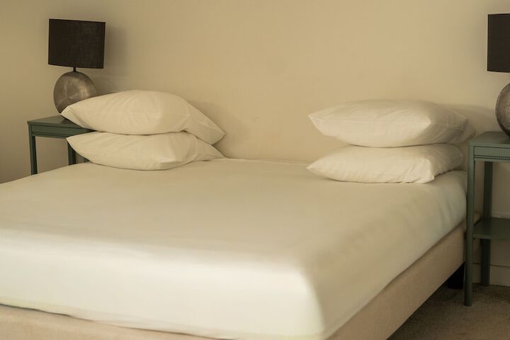 Room 28 of 74