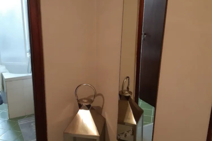 Room 8 of 19