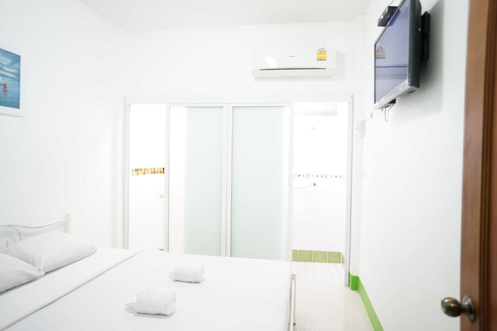 Room 4 of 43