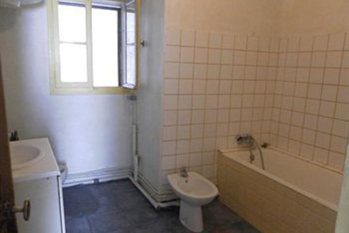 Room 4 of 37