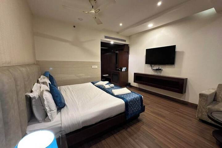 Room 6 of 29