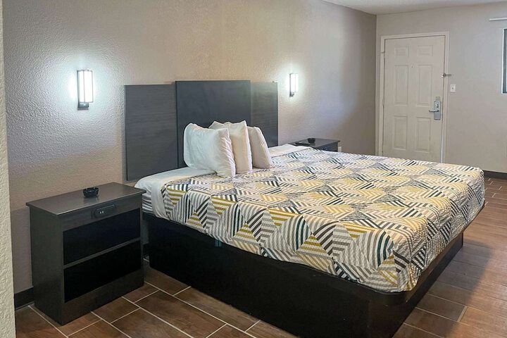 Room 16 of 23