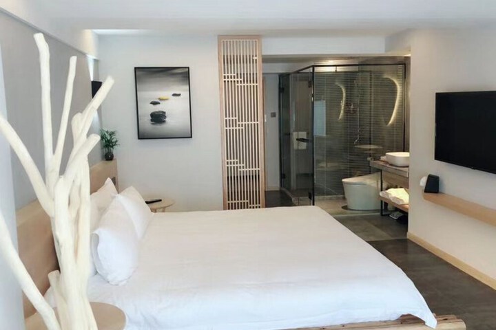 Room 12 of 63