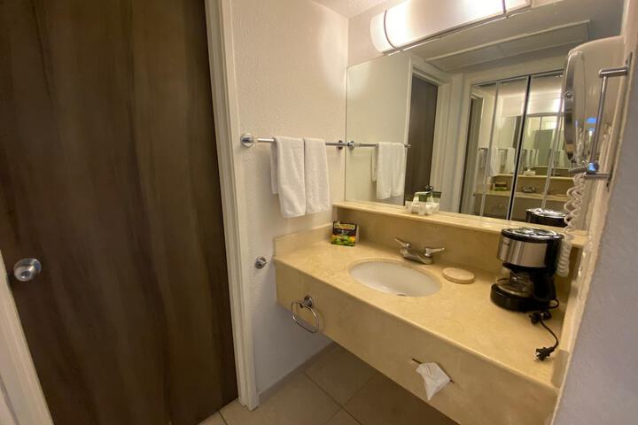 Room 13 of 34