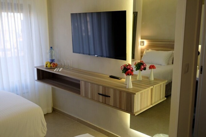 Room 9 of 19