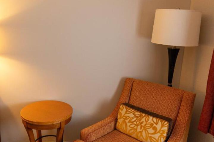 Suite King Bed Accessible (6 of 6)