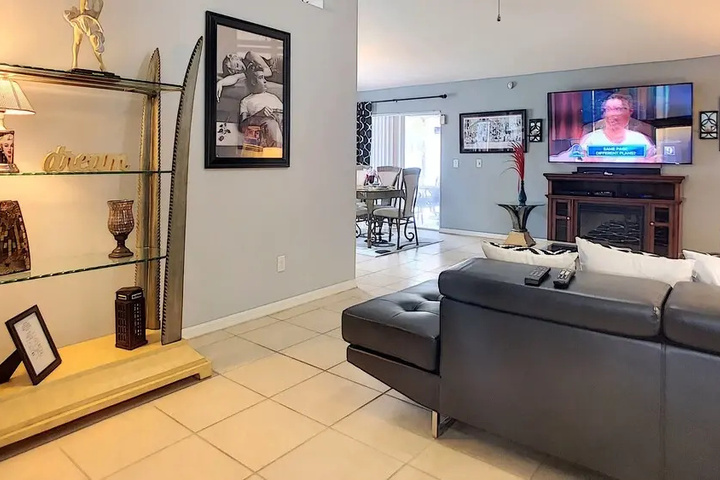 Room 3 of 27