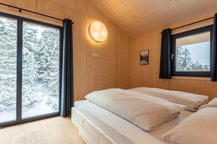 Room 2 of 34