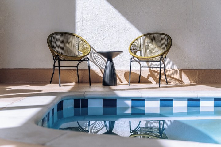 Pool 44 of 68