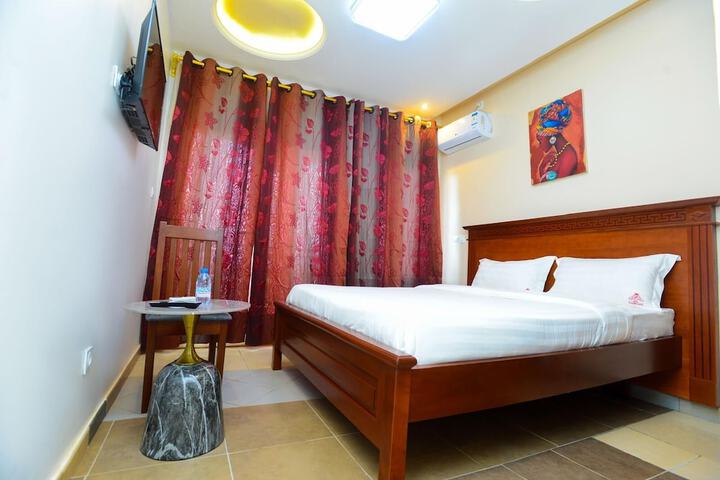 Room 5 of 18