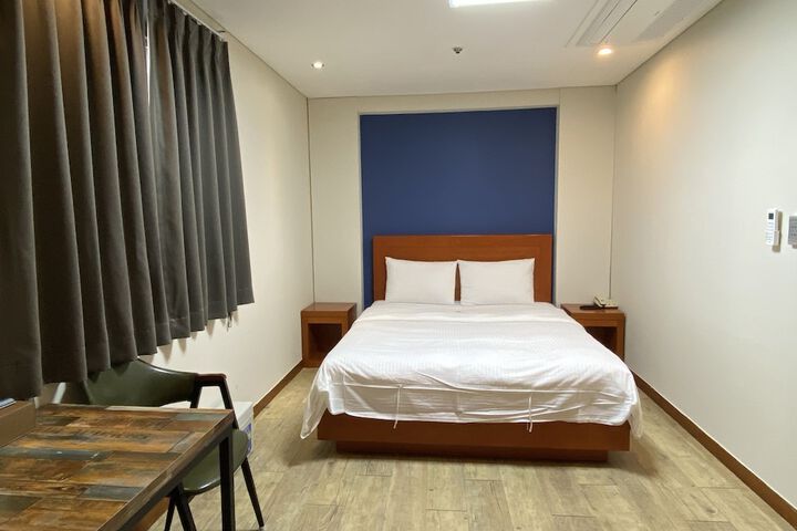 Room 8 of 73