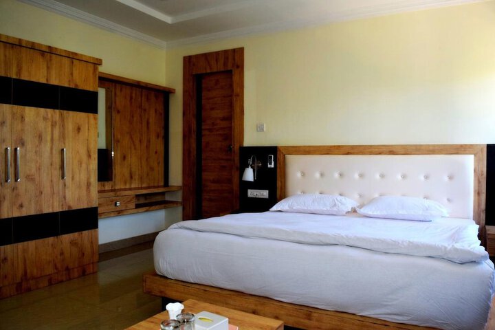 Room 3 of 20