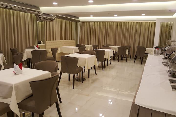 Lounge 45 of 102