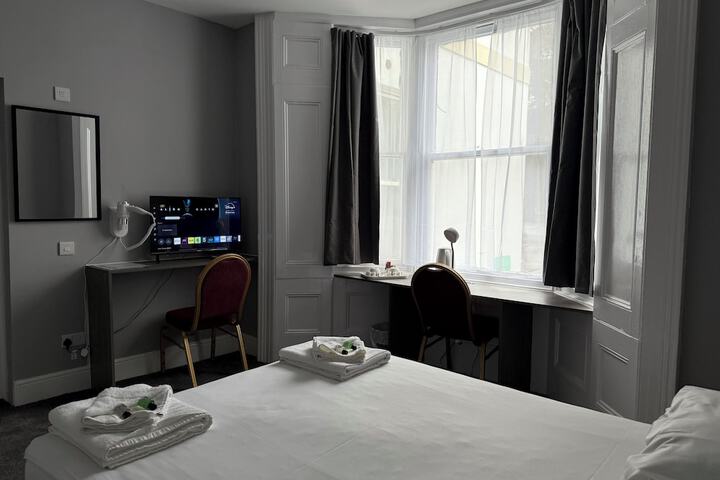 Room 33 of 61