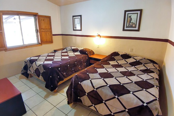 Room 5 of 114