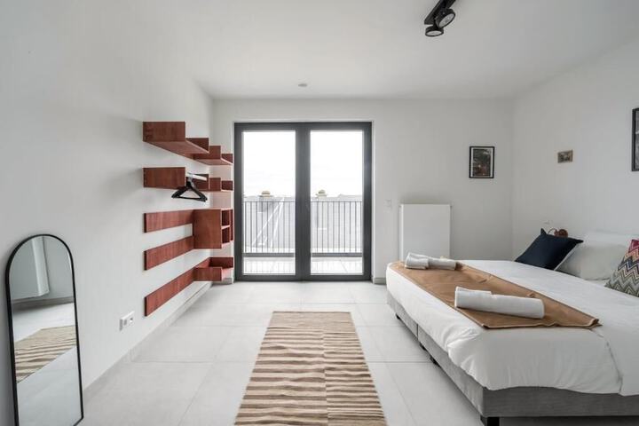 Room 5 of 33