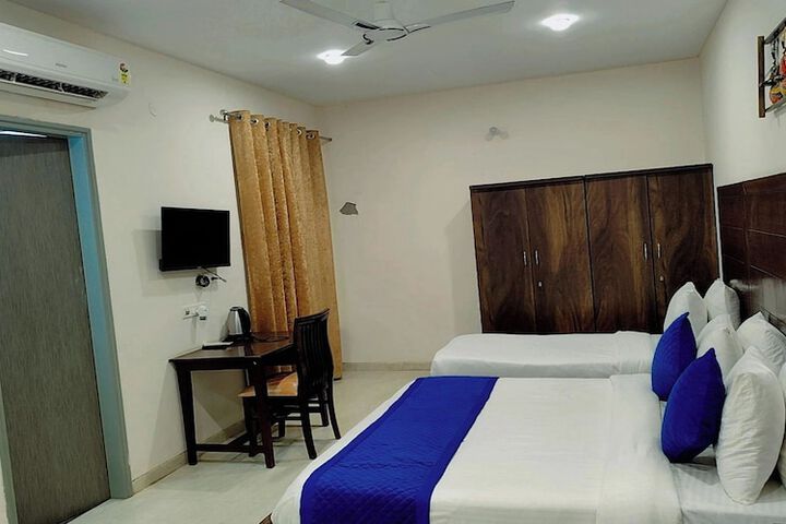 Room 16 of 38