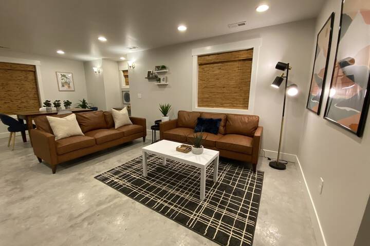 Lounge 243 of 426