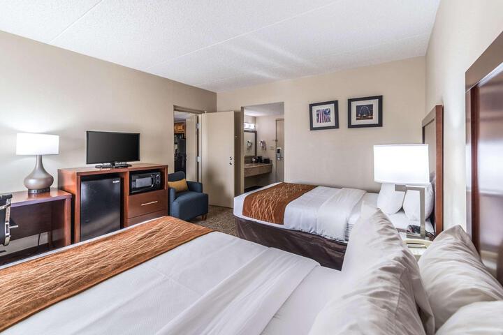 2 Double Beds (8 of 13)