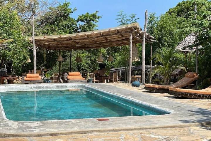 Pool 12 of 42