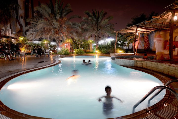 Pool 43 of 60