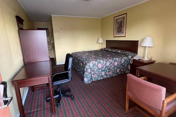 Standard Room, King or Two Doubles (4 of 17)