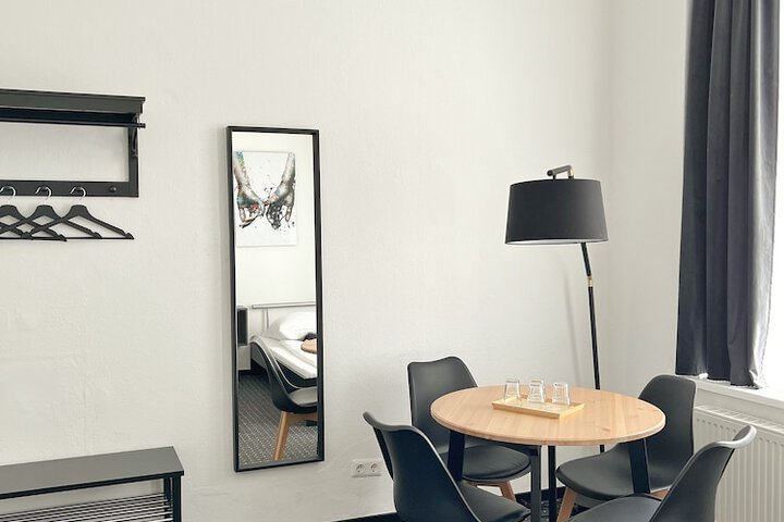 Room 17 of 37