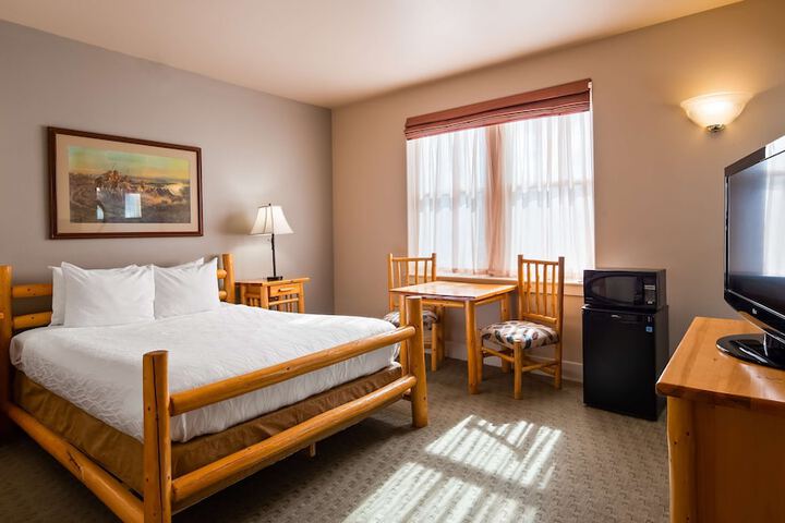 Room 6 of 28
