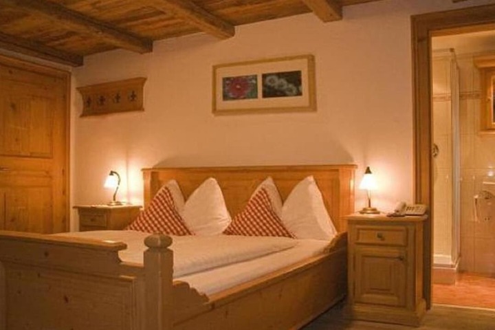 Room 8 of 30