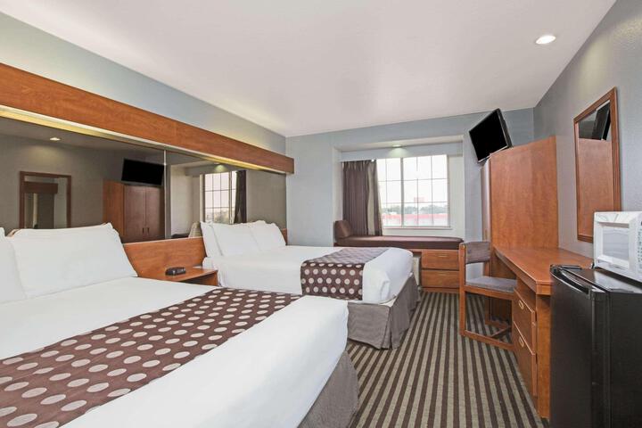 1 Queen Bed (14 of 17)