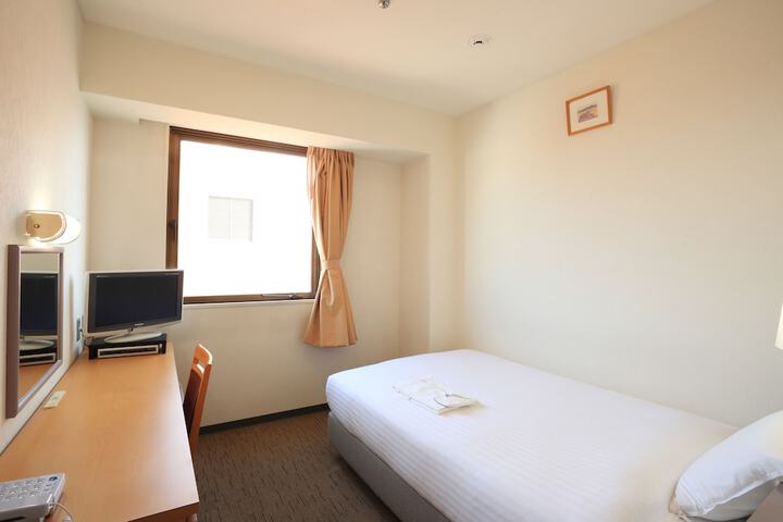 Room 4 of 23