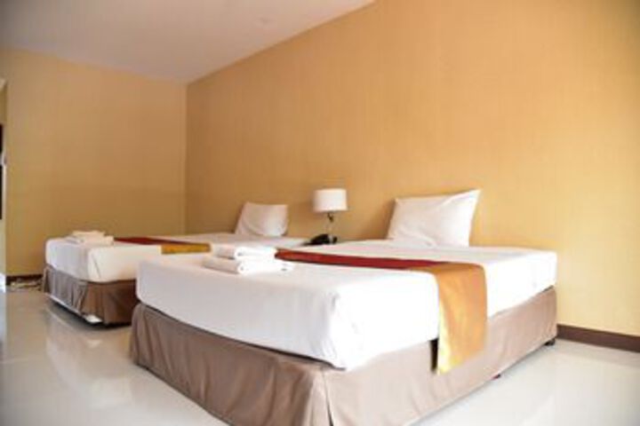 Room 13 of 37