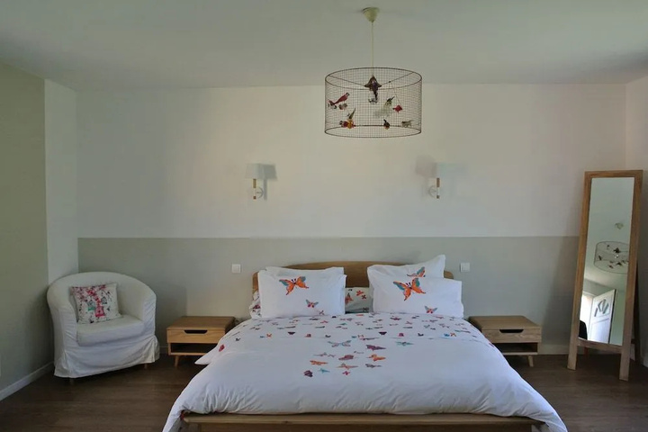 Room 5 of 10