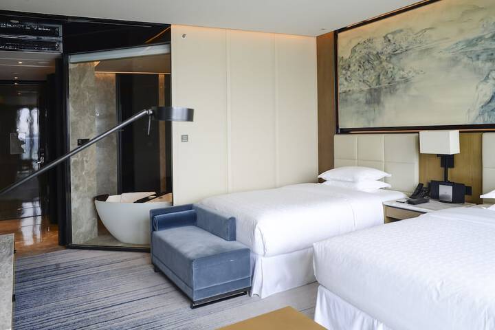Room 15 of 107