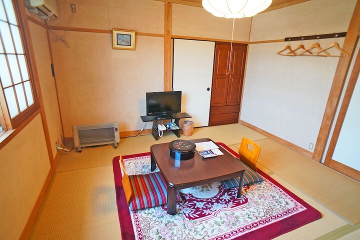 Room 6 of 42