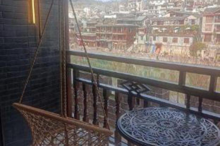 Yuejianglou River View Inn