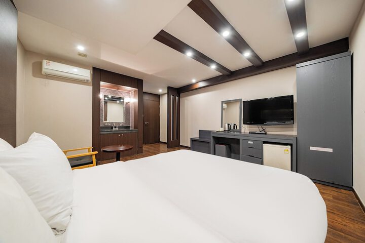 Room 22 of 50