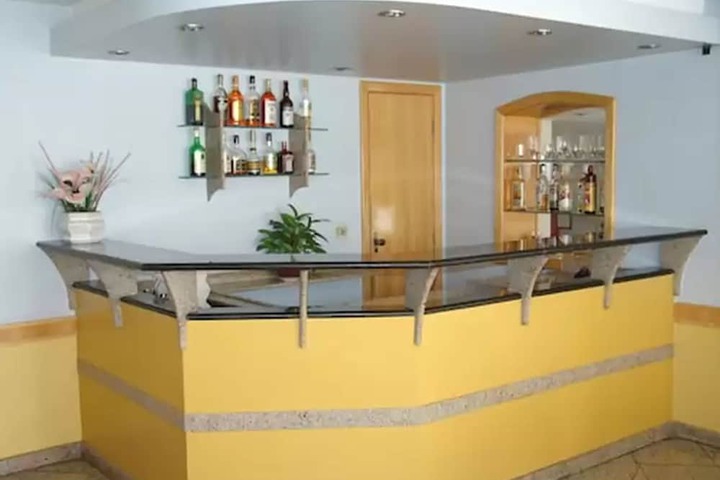 Lounge 51 of 58