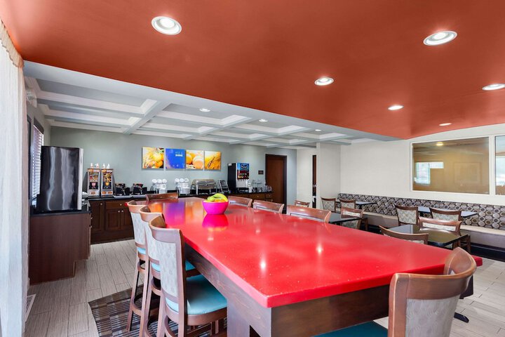 Breakfast/Coffee Service 38 of 46