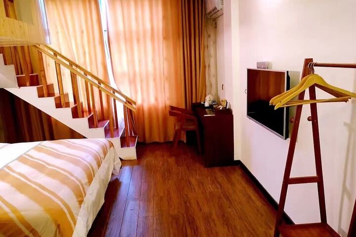 Room 5 of 7