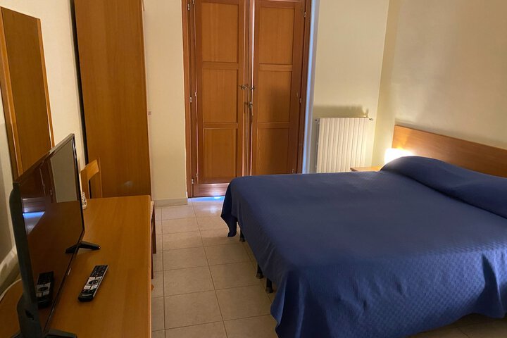 Room 6 of 11