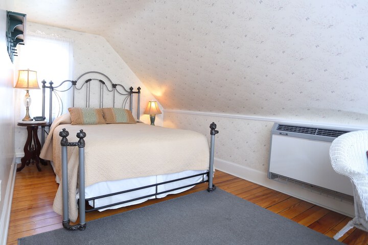 Room 21 of 48