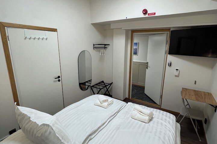 Room 7 of 27