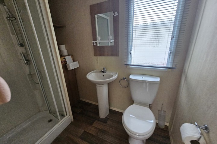 Room 6 of 9
