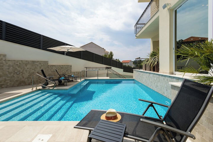 Pool 109 of 169