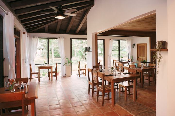 Dining 149 of 252