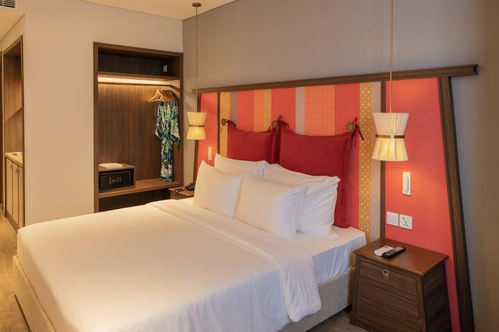 Room 6 of 35