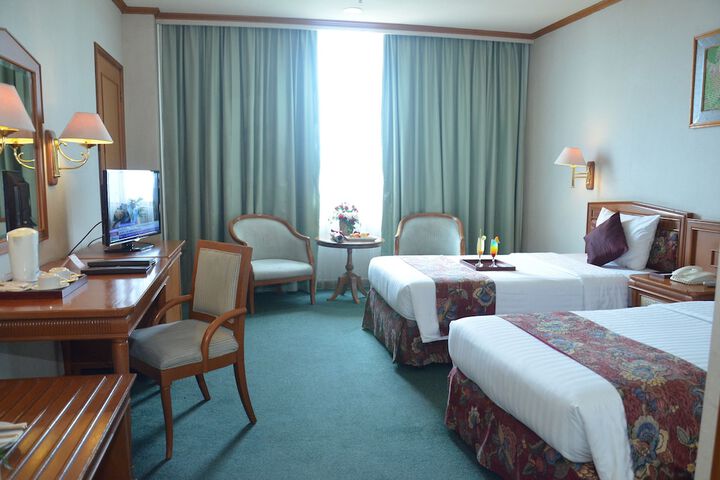 Room 7 of 32