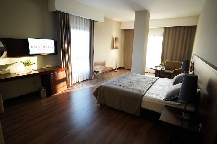 Room 4 of 23