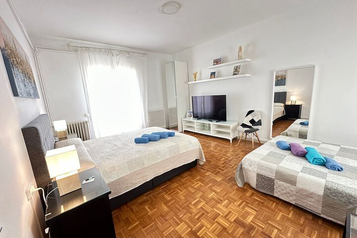Room 2 of 20